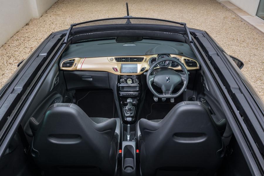 Интерьер DS 3 Performance Cabrio 2016 года  (UK) (фото 12 из 20)